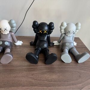 KAWS Holiday Taipei Set & Kaws Holiday Changbai Mountain White